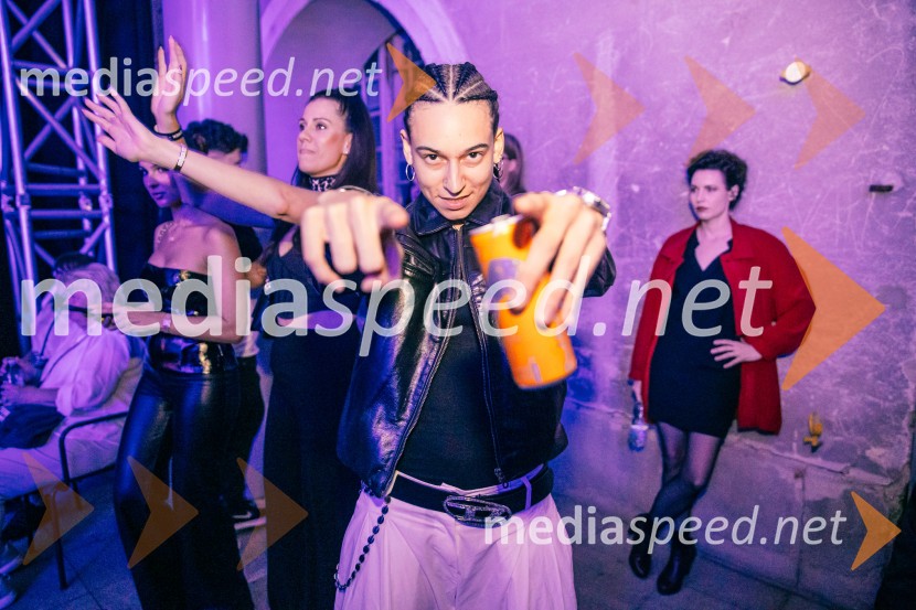  Mia Puhar Rodin - Masayah, pevkaDJ Umek združil moči s simfoničnim orkestrom