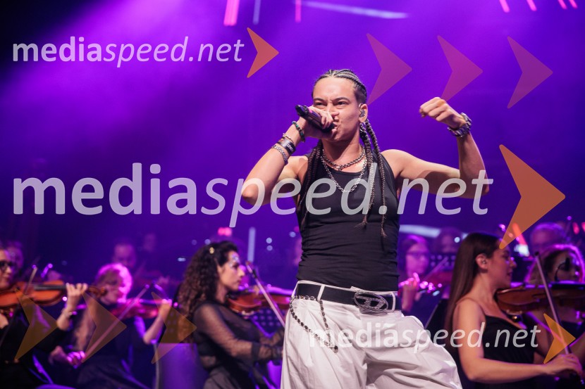  Mia Puhar Rodin - Masayah, pevkaDJ Umek združil moči s simfoničnim orkestrom