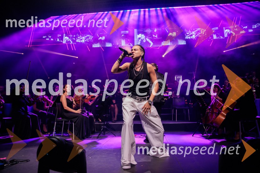  Mia Puhar Rodin - Masayah, pevkaDJ Umek združil moči s simfoničnim orkestrom