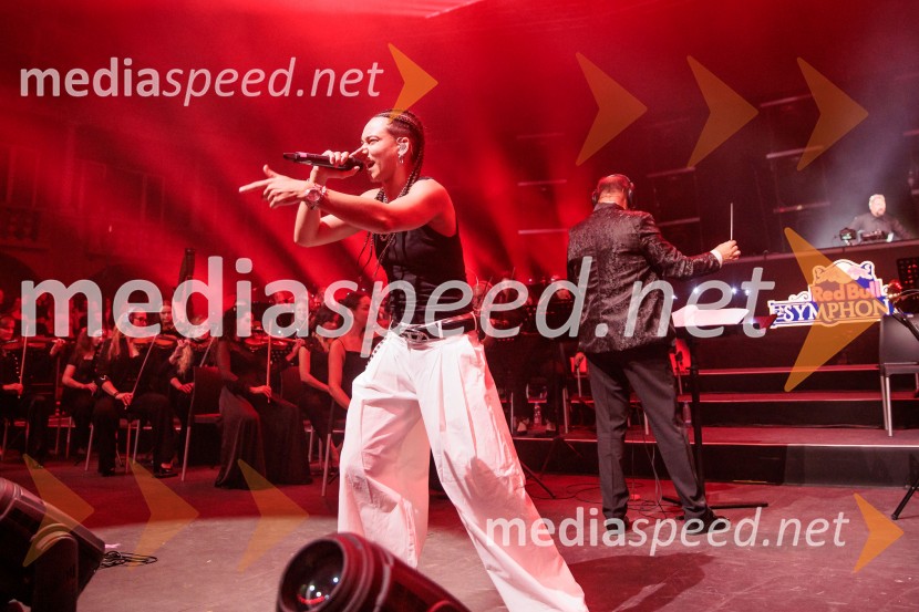  Mia Puhar Rodin - Masayah, pevkaDJ Umek združil moči s simfoničnim orkestrom