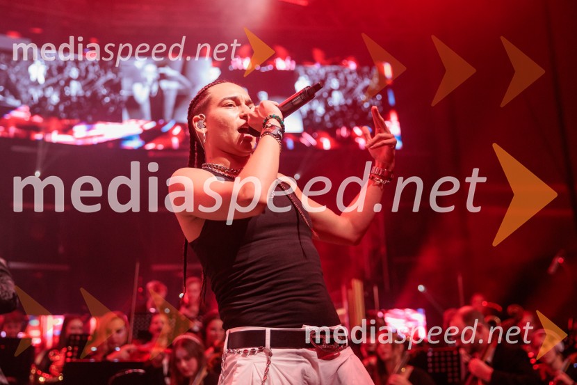  Mia Puhar Rodin - Masayah, pevkaDJ Umek združil moči s simfoničnim orkestrom