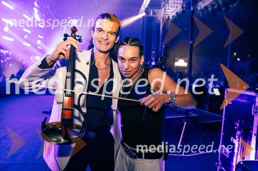  ... ;  Mia Puhar Rodin - Masayah, pevkaDJ Umek združil moči s simfoničnim orkestrom