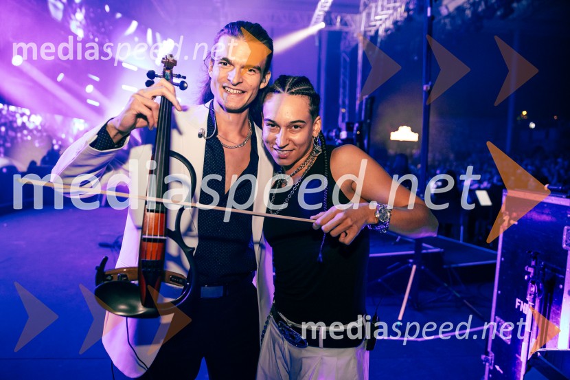  ... ;  Mia Puhar Rodin - Masayah, pevkaDJ Umek združil moči s simfoničnim orkestrom