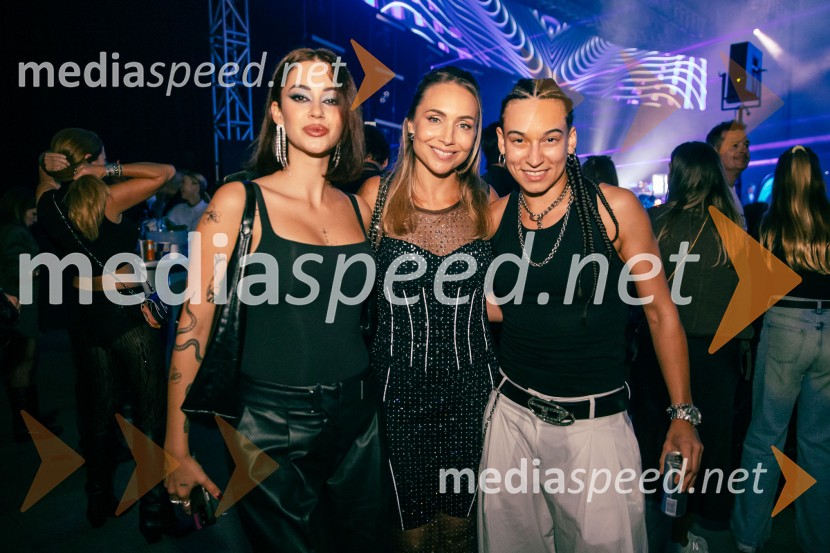  Gaja Prestor, pevka;  Senka Umek;  Mia Puhar Rodin - Masayah, pevkaDJ Umek združil moči s simfoničnim orkestrom