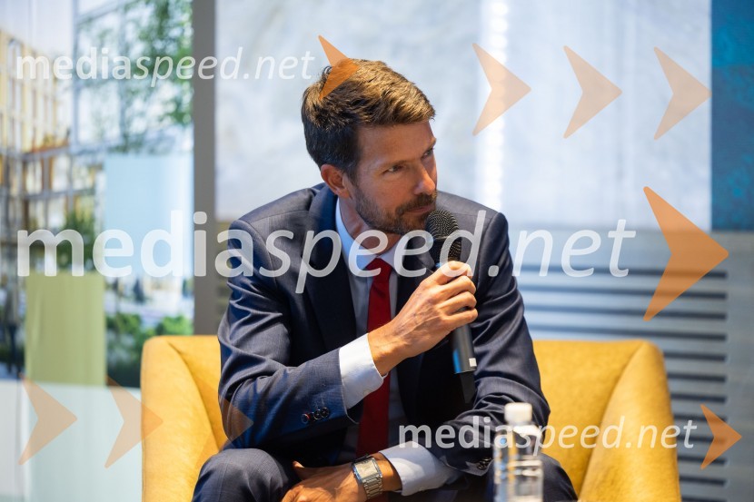  Blaž Hribar,  član uprave, Pokojninska družba APROGRES konferenca 2025