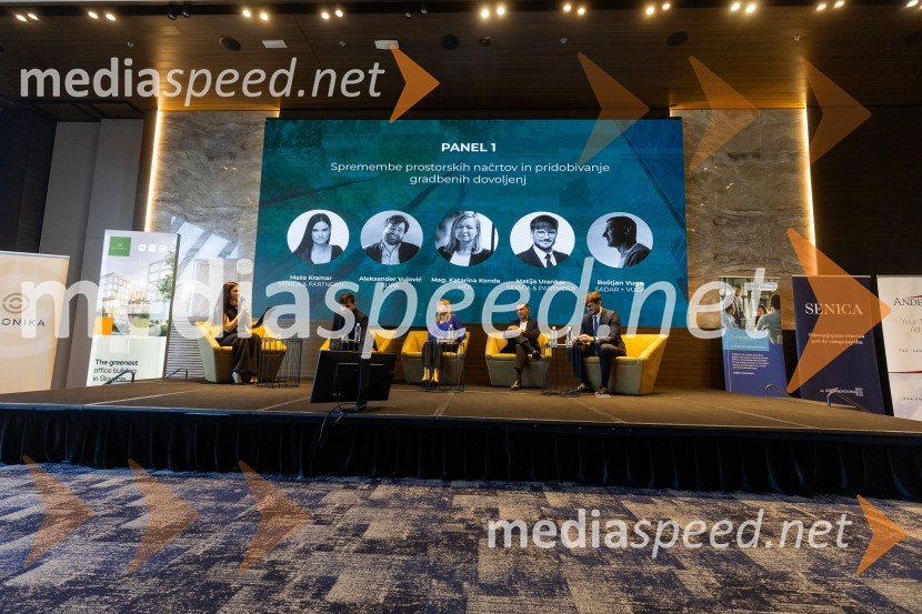  Maša Kramar, Odvetniška pisarna Senica & partnerji, d.o.o;  Aleksander Vujović, arhitekt, studio SUPA;  Katarina Konda, Mestna občina Ljubljana;  Boštjan Vuga, arhitekt;  Matija Urankar, Odvetniška pisarna Senica & partnerji, d.o.oPROGRES konferenca 2025