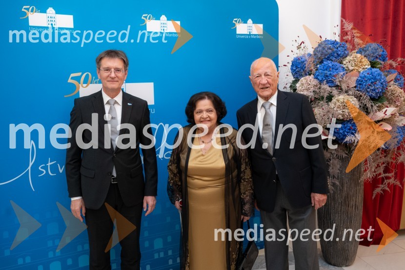 prof. dr. Zdravko Kačič, pomočnik rektorja Univerze v Mariboru;  ... ;  ... Univerza v Mariboru odlikovana z redom za zasluge
