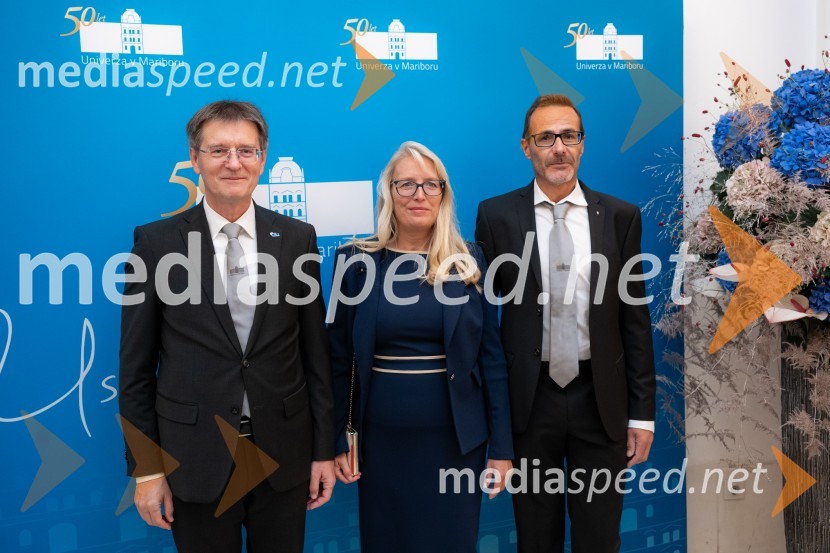 prof. dr. Zdravko Kačič, pomočnik rektorja Univerze v Mariboru;  ... ;  ... Univerza v Mariboru odlikovana z redom za zasluge