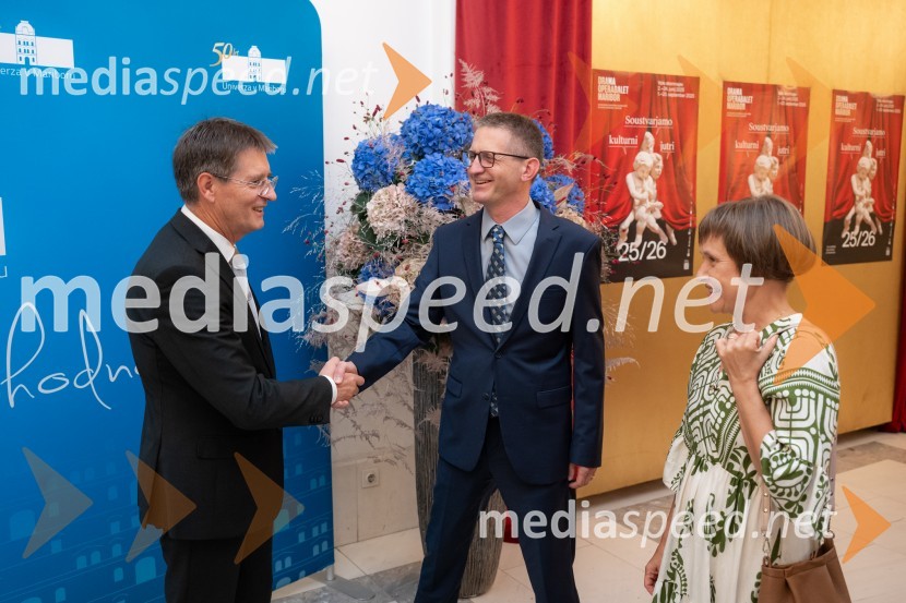 prof. dr. Zdravko Kačič, pomočnik rektorja Univerze v Mariboru;  ... ;  ... Univerza v Mariboru odlikovana z redom za zasluge