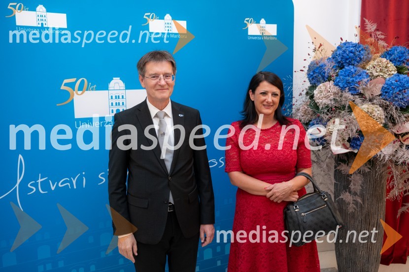 prof. dr. Zdravko Kačič, pomočnik rektorja Univerze v Mariboru;  ... Univerza v Mariboru odlikovana z redom za zasluge