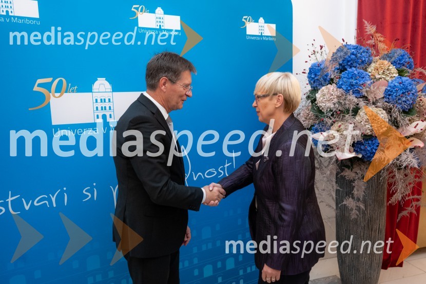 prof. dr. Zdravko Kačič, pomočnik rektorja Univerze v Mariboru; dr. Nataša Pirc Musar, predsednica Republike SlovenijeUniverza v Mariboru odlikovana z redom za zasluge