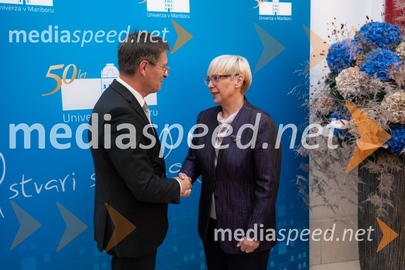 prof. dr. Zdravko Kačič, pomočnik rektorja Univerze v Mariboru; dr. Nataša Pirc Musar, predsednica Republike SlovenijeUniverza v Mariboru odlikovana z redom za zasluge