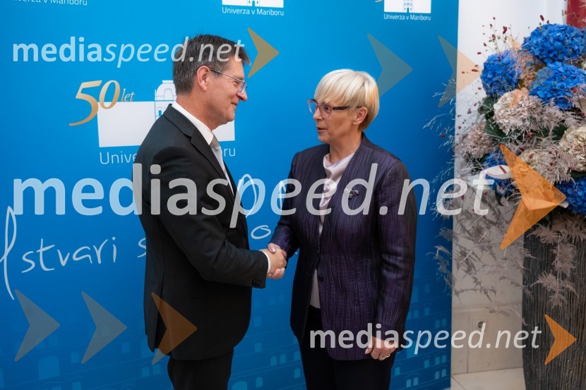 prof. dr. Zdravko Kačič, pomočnik rektorja Univerze v Mariboru; dr. Nataša Pirc Musar, predsednica Republike SlovenijeUniverza v Mariboru odlikovana z redom za zasluge