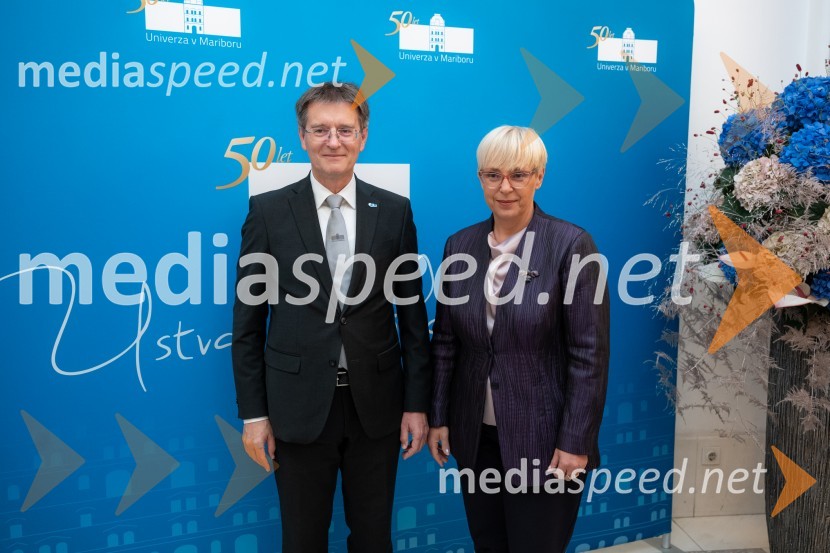 prof. dr. Zdravko Kačič, pomočnik rektorja Univerze v Mariboru; dr. Nataša Pirc Musar, predsednica Republike SlovenijeUniverza v Mariboru odlikovana z redom za zasluge