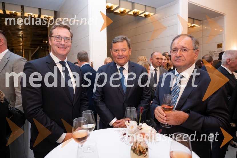  Vladimir Prebilič, Evropski parlament; dr. Aleksander Jevšek, minister za kohezijo in regionalni razvoj;  ... Univerza v Mariboru odlikovana z redom za zasluge