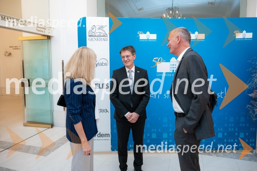 prof. dr. Zdravko Kačič, pomočnik rektorja Univerze v MariboruUniverza v Mariboru odlikovana z redom za zasluge