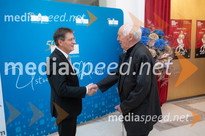 prof. dr. Zdravko Kačič, pomočnik rektorja Univerze v Mariboru;  ... Univerza v Mariboru odlikovana z redom za zasluge