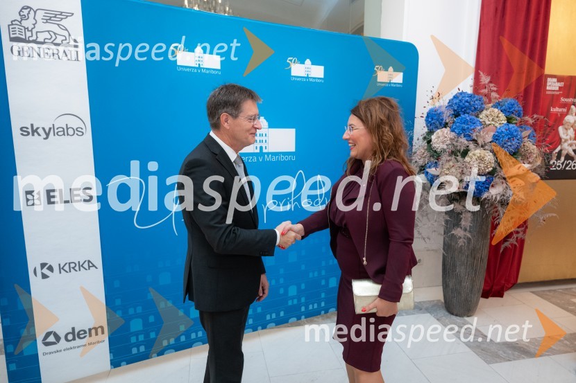 prof. dr. Zdravko Kačič, pomočnik rektorja Univerze v Mariboru;  Tatjana  Vogrinec Burgar, predsednica uprave, Elektro MariborUniverza v Mariboru odlikovana z redom za zasluge