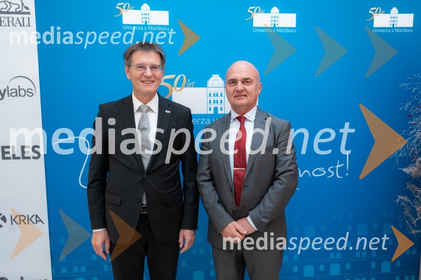 prof. dr. Zdravko Kačič, pomočnik rektorja Univerze v Mariboru;  ... Univerza v Mariboru odlikovana z redom za zasluge