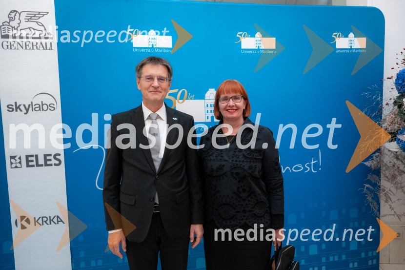 prof. dr. Zdravko Kačič, pomočnik rektorja Univerze v Mariboru;  ... Univerza v Mariboru odlikovana z redom za zasluge