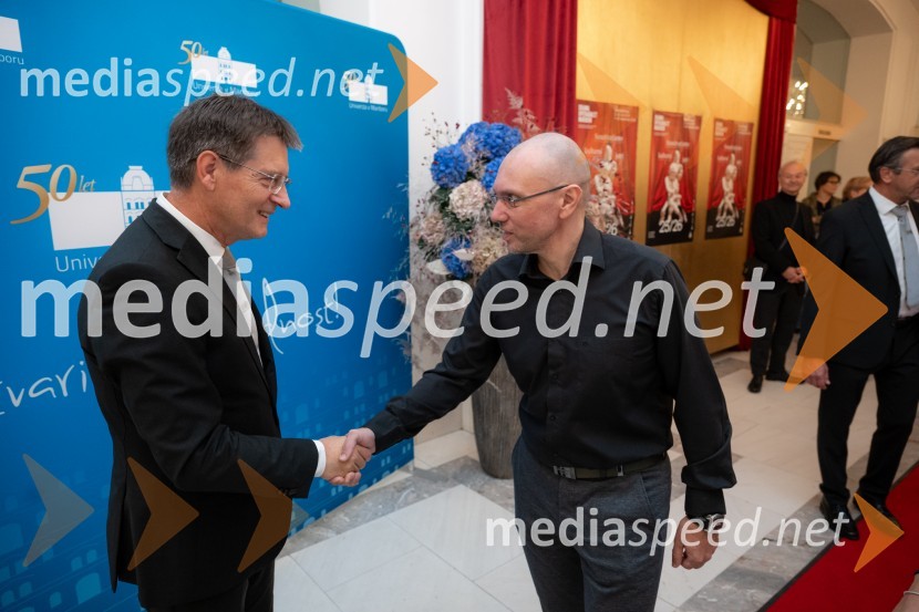 prof. dr. Zdravko Kačič, pomočnik rektorja Univerze v Mariboru;  ... Univerza v Mariboru odlikovana z redom za zasluge