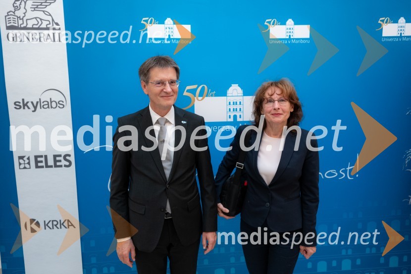 prof. dr. Zdravko Kačič, pomočnik rektorja Univerze v Mariboru;  ... Univerza v Mariboru odlikovana z redom za zasluge