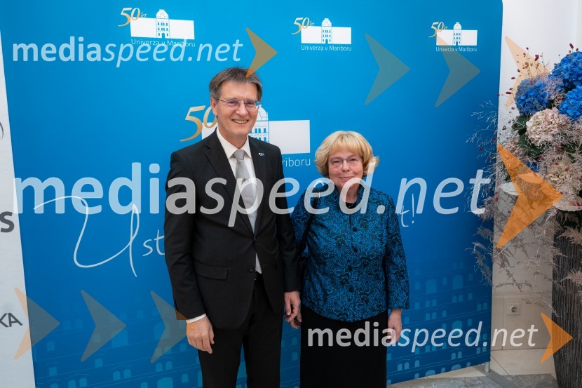 prof. dr. Zdravko Kačič, pomočnik rektorja Univerze v Mariboru;  ... Univerza v Mariboru odlikovana z redom za zasluge