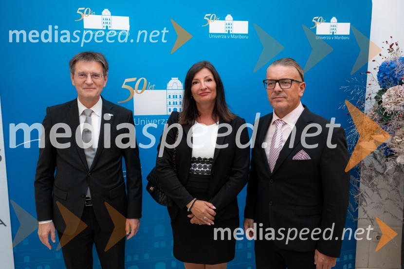 prof. dr. Zdravko Kačič, pomočnik rektorja Univerze v Mariboru;  ... ;  ... Univerza v Mariboru odlikovana z redom za zasluge