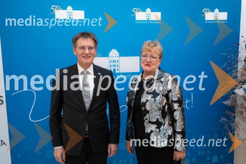 prof. dr. Zdravko Kačič, pomočnik rektorja Univerze v Mariboru; prof. Marija Lešer, ravnateljica, III. gimnazija MariborUniverza v Mariboru odlikovana z redom za zasluge