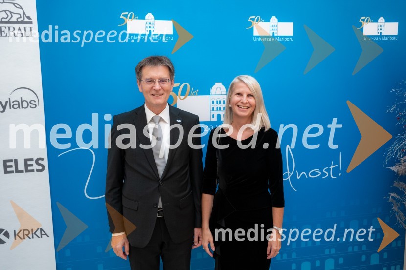 prof. dr. Zdravko Kačič, pomočnik rektorja Univerze v Mariboru; izr. prof. dr. Mateja  Lorber, dekanica Fakultete za zdravstvene vede Univerze v MariboruUniverza v Mariboru odlikovana z redom za zasluge