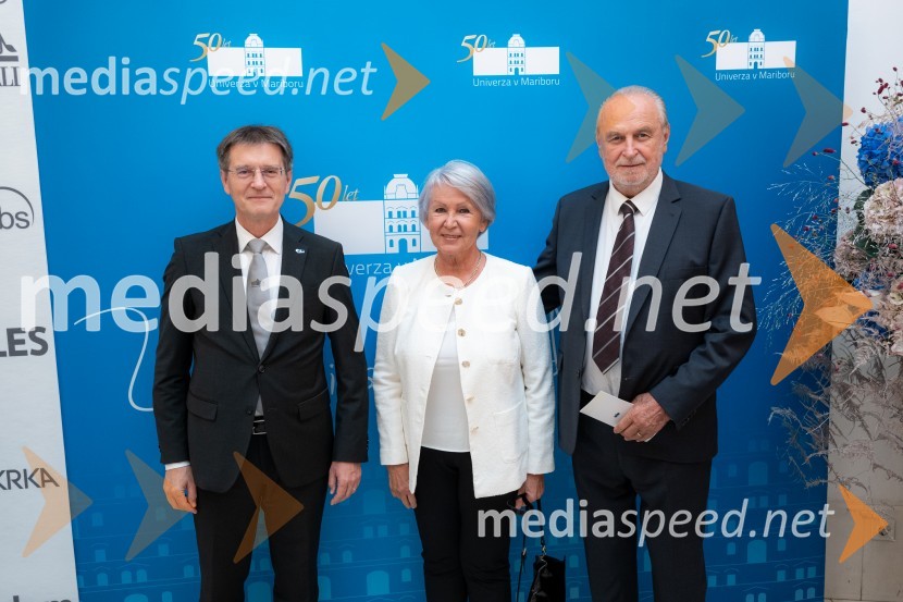 prof. dr. Zdravko Kačič, pomočnik rektorja Univerze v Mariboru;  ... ;  ... Univerza v Mariboru odlikovana z redom za zasluge