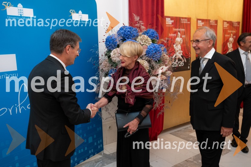prof. dr. Zdravko Kačič, pomočnik rektorja Univerze v Mariboru; dr. Mateja Matjašič Friš;  ... Univerza v Mariboru odlikovana z redom za zasluge