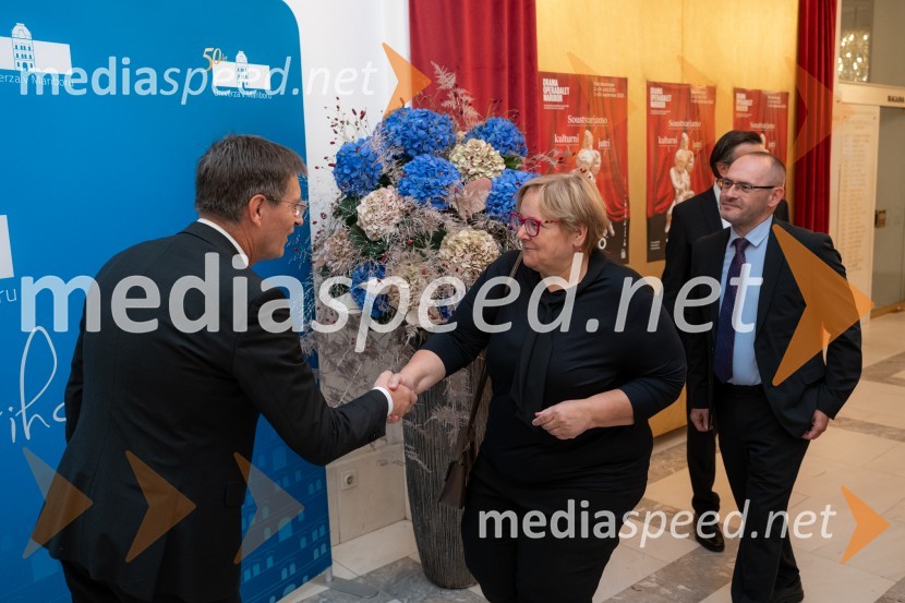 prof. dr. Zdravko Kačič, pomočnik rektorja Univerze v Mariboru;  ... ;  ... Univerza v Mariboru odlikovana z redom za zasluge