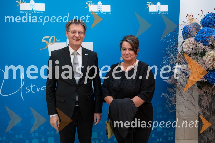 prof. dr. Zdravko Kačič, pomočnik rektorja Univerze v Mariboru;  ... Univerza v Mariboru odlikovana z redom za zasluge