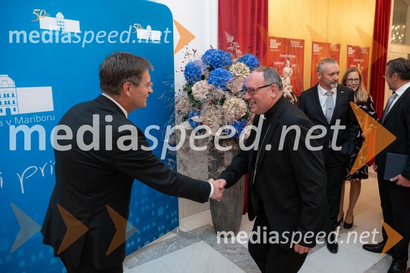 prof. dr. Zdravko Kačič, pomočnik rektorja Univerze v Mariboru; mag. Alojzij Cvikl, Mariborski nadškof metropolitUniverza v Mariboru odlikovana z redom za zasluge