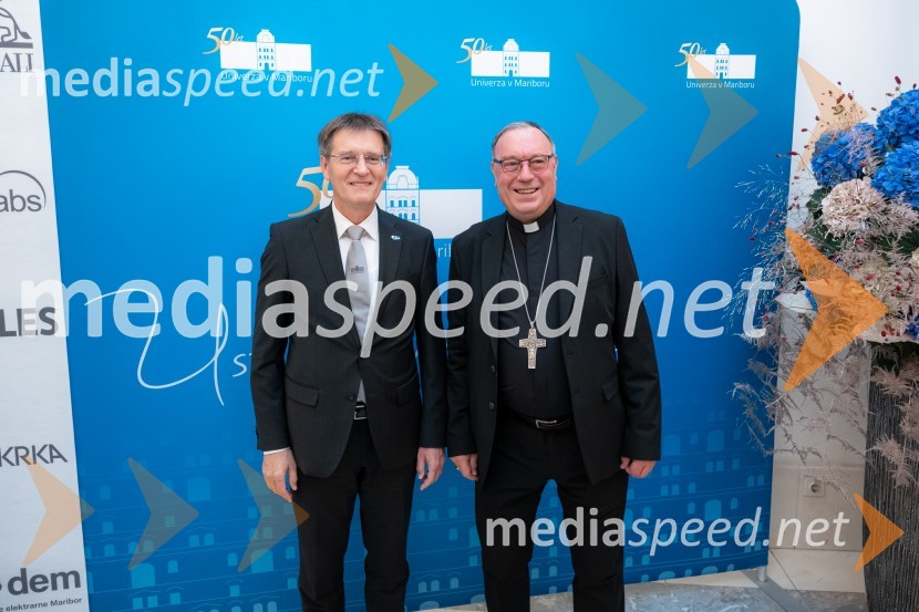 prof. dr. Zdravko Kačič, pomočnik rektorja Univerze v Mariboru; mag. Alojzij Cvikl, Mariborski nadškof metropolitUniverza v Mariboru odlikovana z redom za zasluge