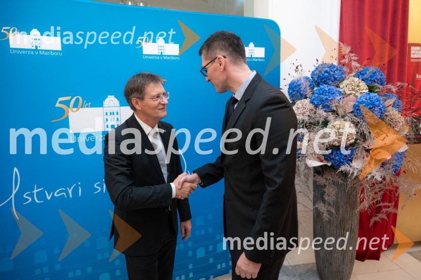prof. dr. Zdravko Kačič, pomočnik rektorja Univerze v Mariboru;  ... Univerza v Mariboru odlikovana z redom za zasluge