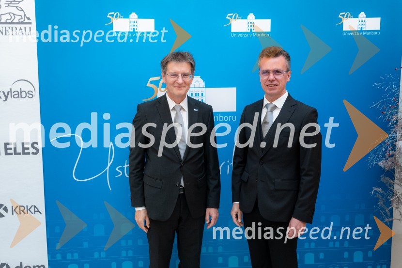 prof. dr. Zdravko Kačič, pomočnik rektorja Univerze v Mariboru; prof. dr. Matej Vesenjak, dekan, Fakulteta za strojništvo UMUniverza v Mariboru odlikovana z redom za zasluge