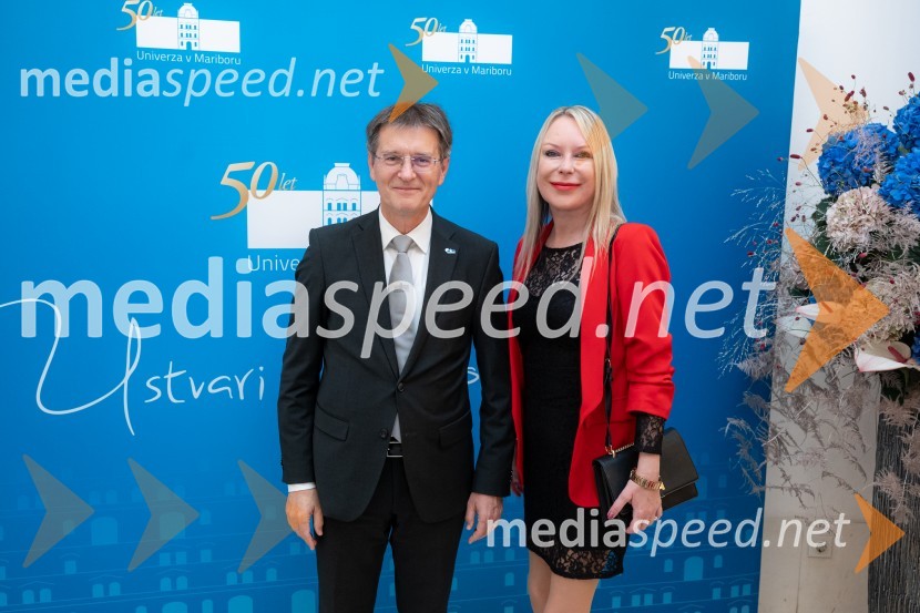 prof. dr. Zdravko Kačič, pomočnik rektorja Univerze v Mariboru;  ... Univerza v Mariboru odlikovana z redom za zasluge