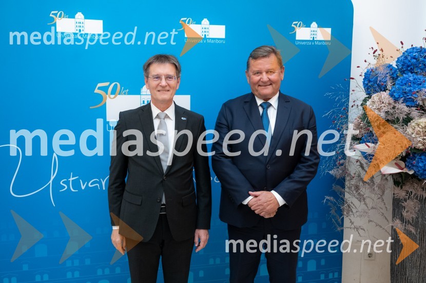 prof. dr. Zdravko Kačič, pomočnik rektorja Univerze v Mariboru; dr. Aleksander Jevšek, minister za kohezijo in regionalni razvojUniverza v Mariboru odlikovana z redom za zasluge