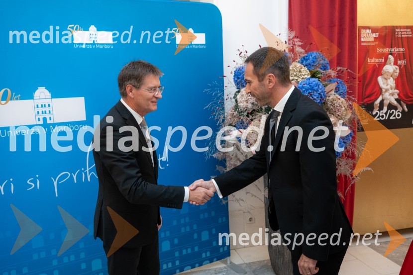 prof. dr. Zdravko Kačič, pomočnik rektorja Univerze v Mariboru; prof. dr.  Aleš Ferčič, prodekan za kakovost, kadre in razvoj Pravne fakultete Univerze v MariboruUniverza v Mariboru odlikovana z redom za zasluge