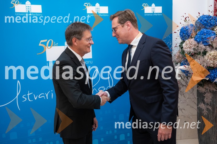 prof. dr. Zdravko Kačič, pomočnik rektorja Univerze v Mariboru;  Vladimir Prebilič, Evropski parlamentUniverza v Mariboru odlikovana z redom za zasluge