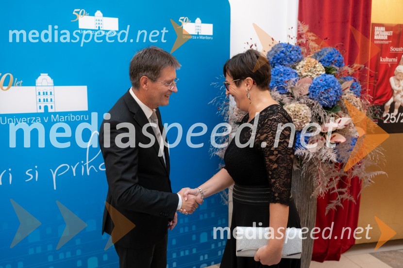 prof. dr. Zdravko Kačič, pomočnik rektorja Univerze v Mariboru;  ... Univerza v Mariboru odlikovana z redom za zasluge