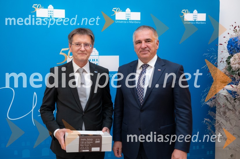 prof. dr. Zdravko Kačič, pomočnik rektorja Univerze v Mariboru;  Marko Lotrič, predsednik, Državni svetUniverza v Mariboru odlikovana z redom za zasluge