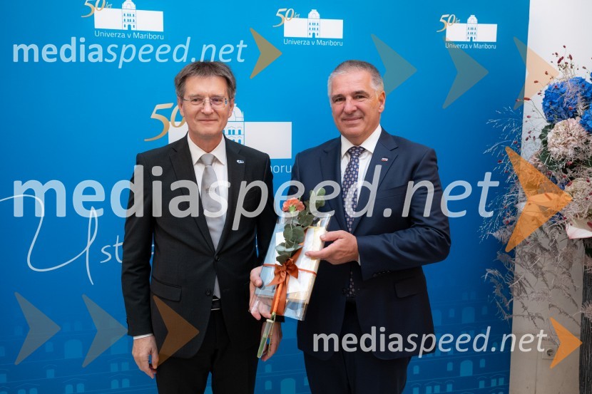 prof. dr. Zdravko Kačič, pomočnik rektorja Univerze v Mariboru;  Marko Lotrič, predsednik, Državni svetUniverza v Mariboru odlikovana z redom za zasluge