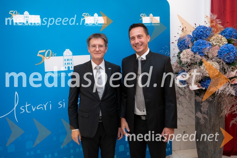 prof. dr. Zdravko Kačič, pomočnik rektorja Univerze v Mariboru;  Sebastijan Seme, dekan, Fakulteta za energetiko Univerze v MariboruUniverza v Mariboru odlikovana z redom za zasluge