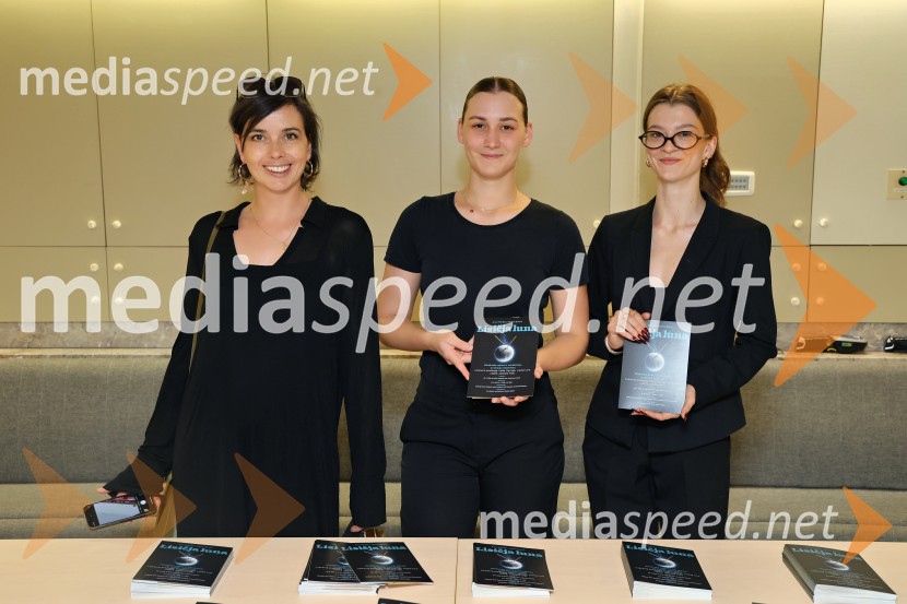  Ana Pandur, koreografinja;  ... ;  ... Lisičja luna, premiera mladinske opere v Cankarjevem domu