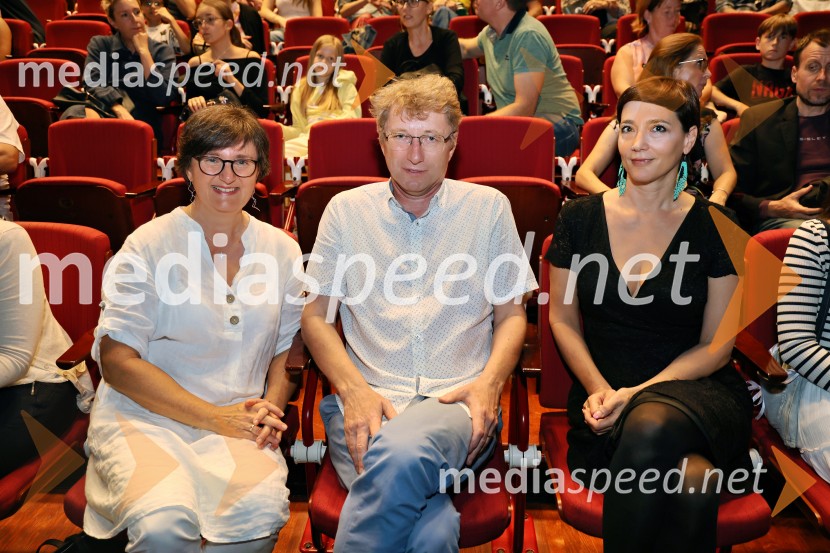  ... ;  ... ;  Maša Ogrizek, pisateljica, avtorica knjige Lisičja lunaLisičja luna, premiera mladinske opere v Cankarjevem domu