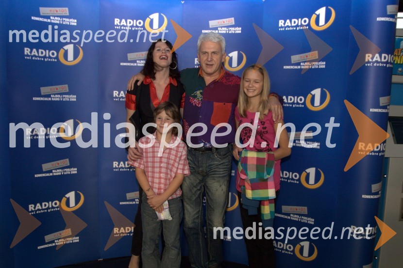 Andrej Šifrer, pevec, z družinoV višave, premiera risanega filma