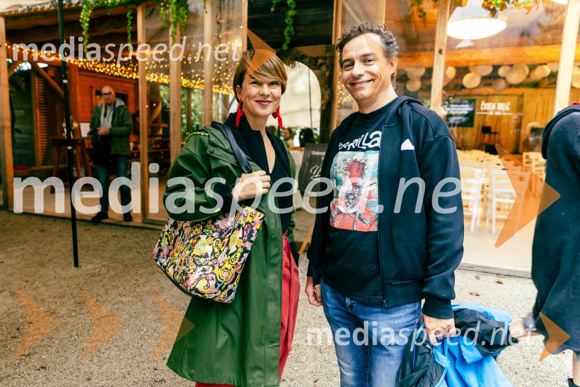  Ula Podojstršek Slana, predstavnica za odnose z javnostmi, PRO PLUS, d.o.o.;  ... Predstavitev nove serije Nemirna kri